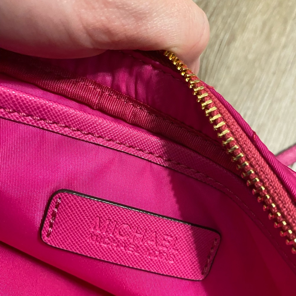 NWT - Michael Kors Jet Set Crossbody - Raspberry - Picture 4 of 4